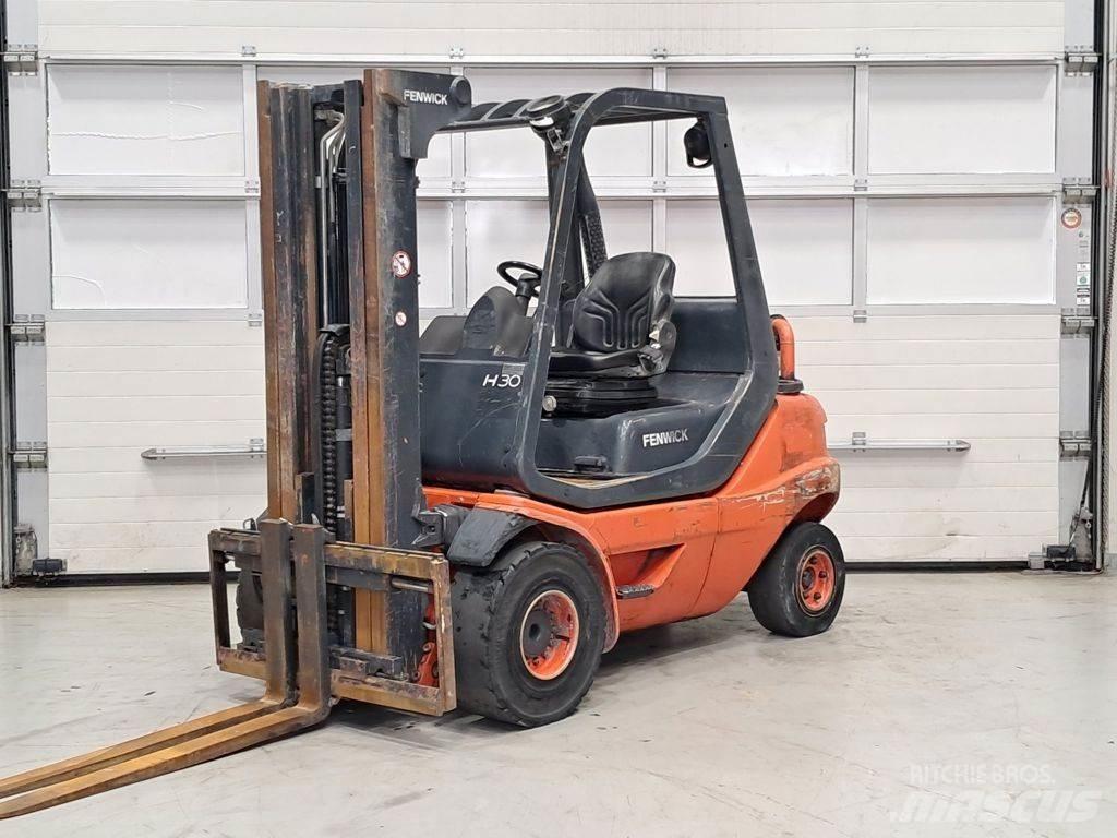 Linde H30D-03 Tehnika ar dīzeļa dzinēju