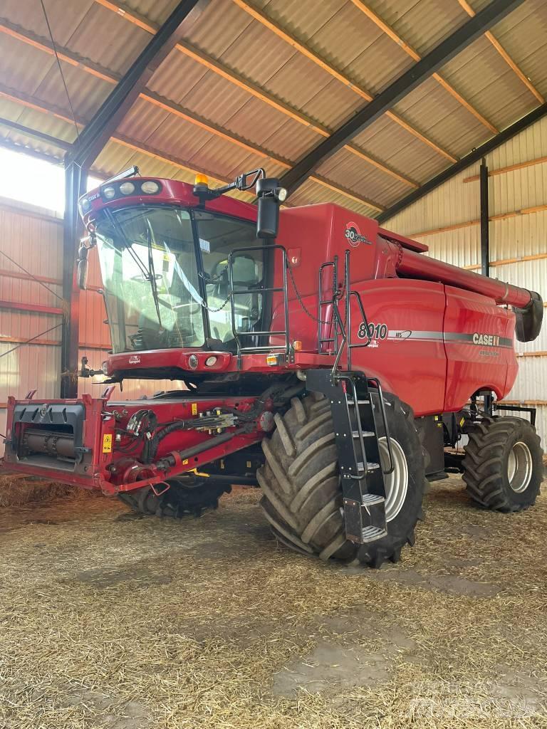 Case IH 8010 Ražas novākšanas kombaini