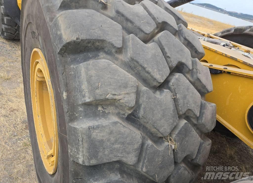 CAT 745 Artikulētie pašizgāzēji