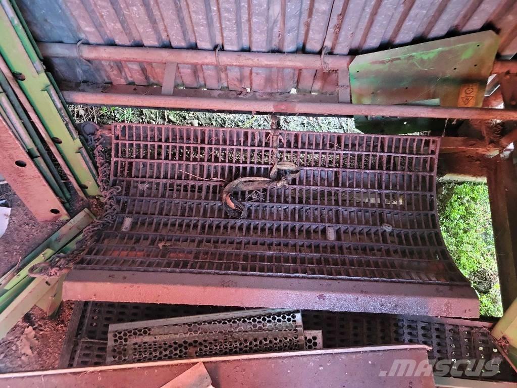 Deutz-Fahr 5660 HTS Ražas novākšanas kombainu papildaprīkojums