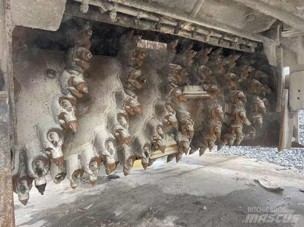 Wirtgen W2000 Asfalta dzesēšanas iekārtas