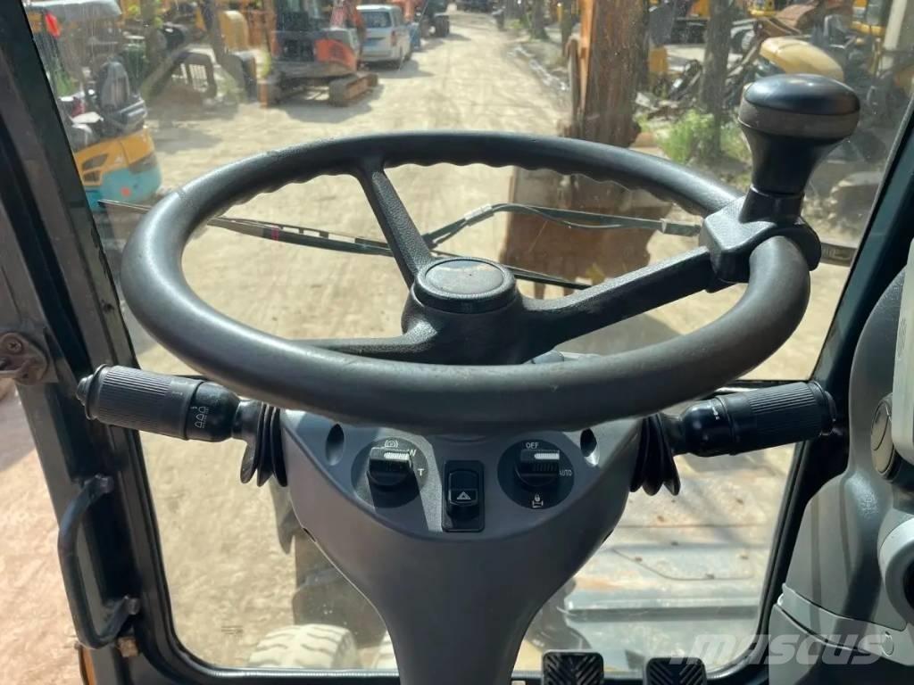 Hyundai R210W-9 Ekskavatori uz riteņiem