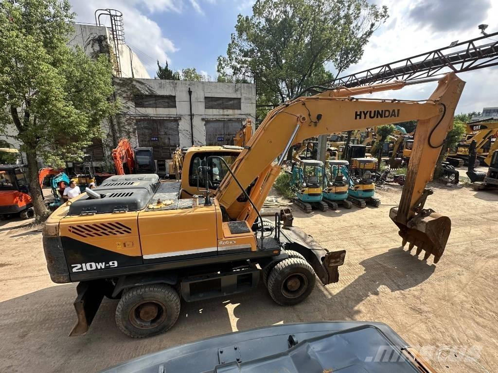 Hyundai R210W-9 Ekskavatori uz riteņiem