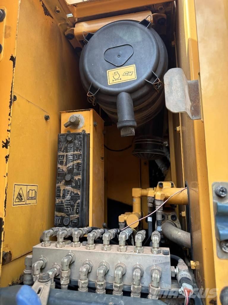 Hyundai R210W-9 Ekskavatori uz riteņiem