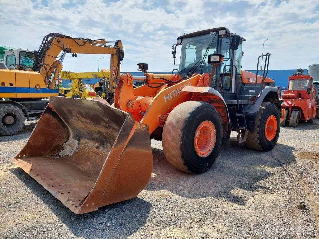 Hitachi ZW250 Iekrāvēji uz riteņiem