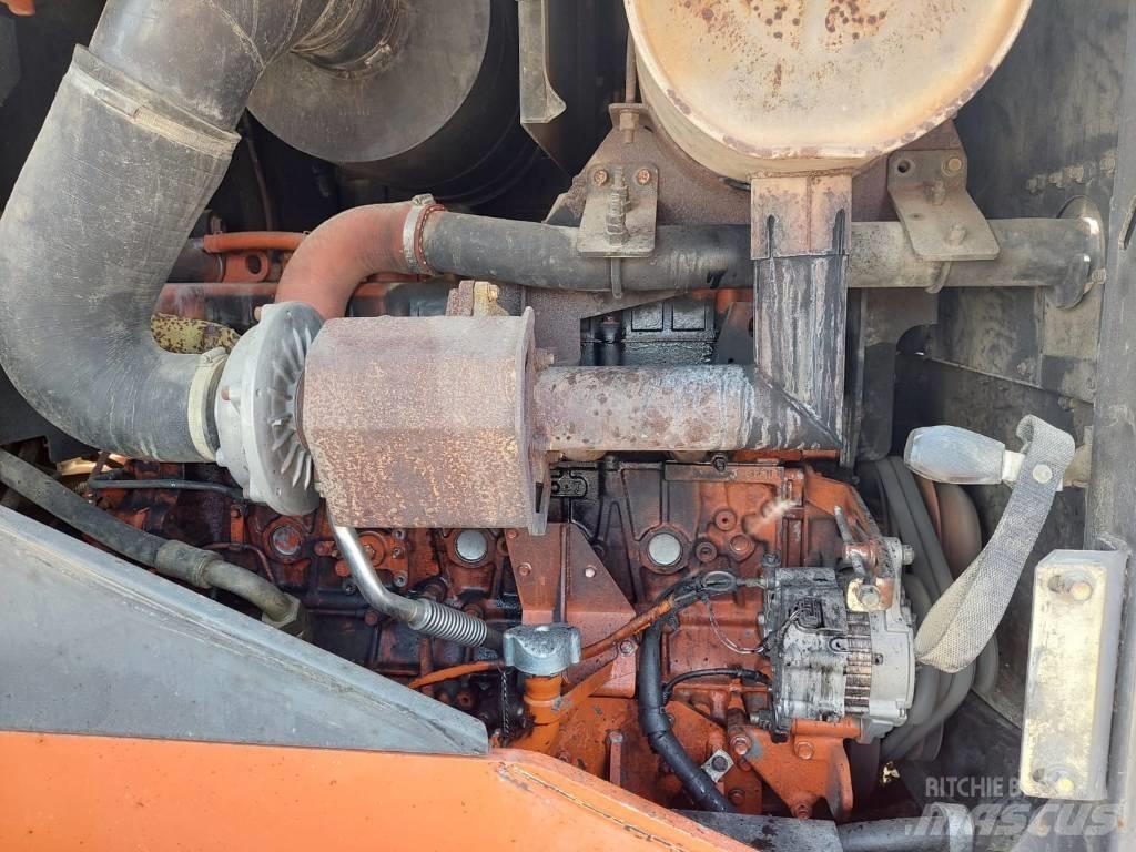 Hitachi ZW250 Iekrāvēji uz riteņiem
