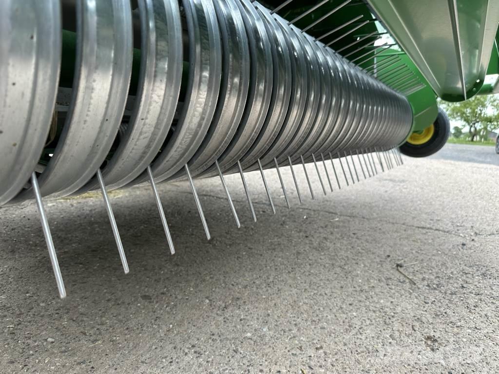 John Deere V461M Rituļu preses