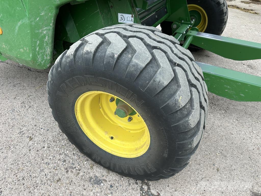 John Deere V461M Rituļu preses