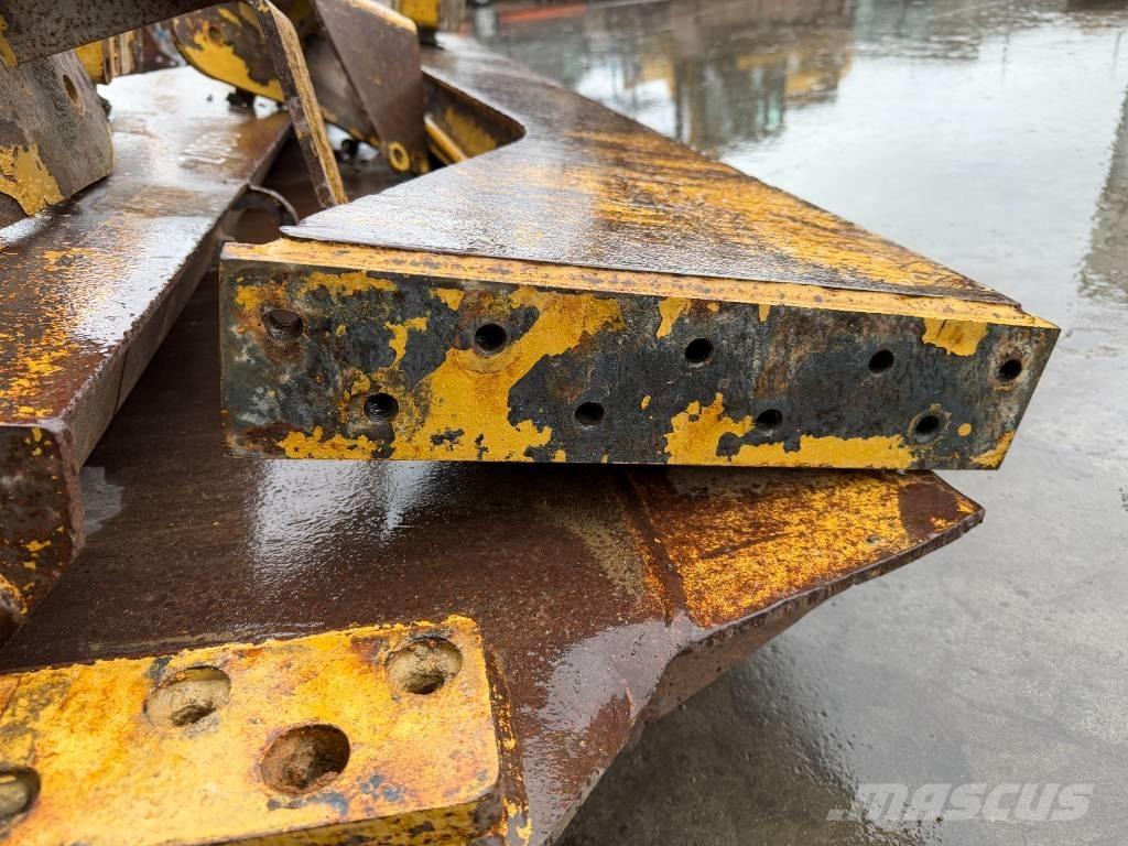 CAT 730 Kravas aizsargi