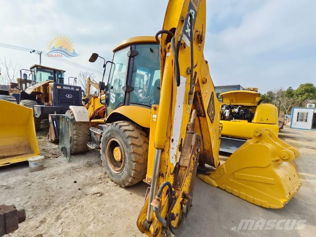 JCB 4CX Ekskavatori-iekrāvēji
