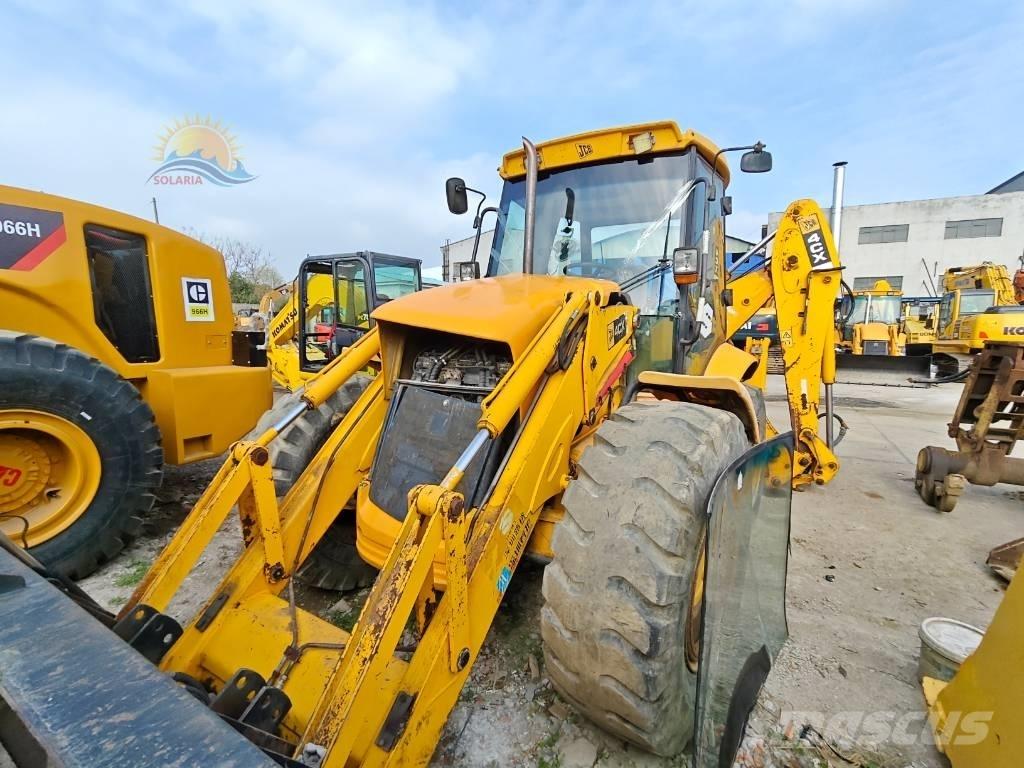 JCB 4CX Ekskavatori-iekrāvēji