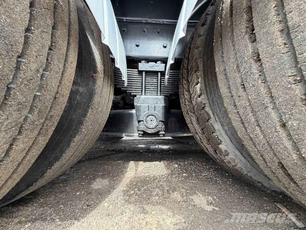 Freightliner 114 SD Kombinētās vakumsūkņa mašīnas