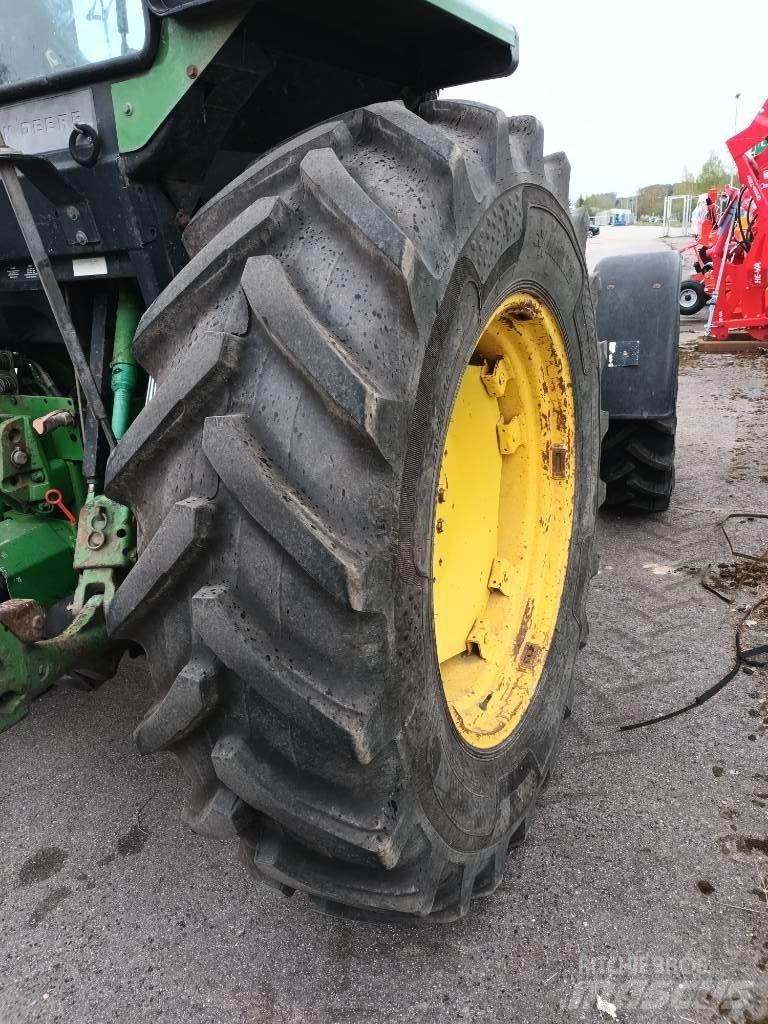 John Deere 3350 Traktori