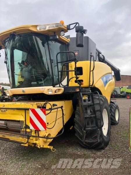 New Holland CR 980 Ražas novākšanas kombaini