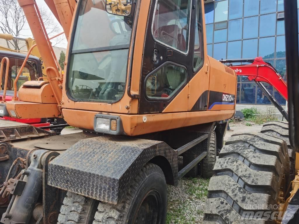Doosan DH 210 W-7 Ekskavatori uz riteņiem