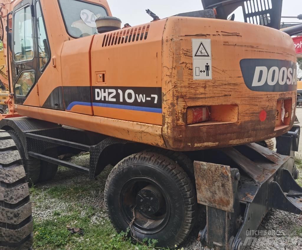 Doosan DH 210 W-7 Ekskavatori uz riteņiem