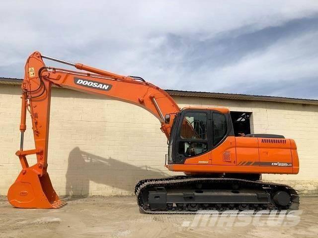 Doosan dx225 Kāpurķēžu ekskavatori