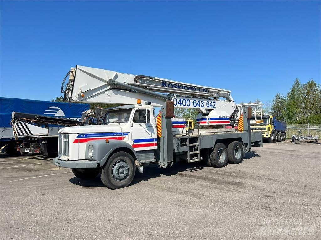 Scania 111 6X2 Smagās mašīnas ar celtni