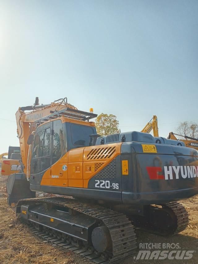 Hyundai R220-9 Kāpurķēžu ekskavatori