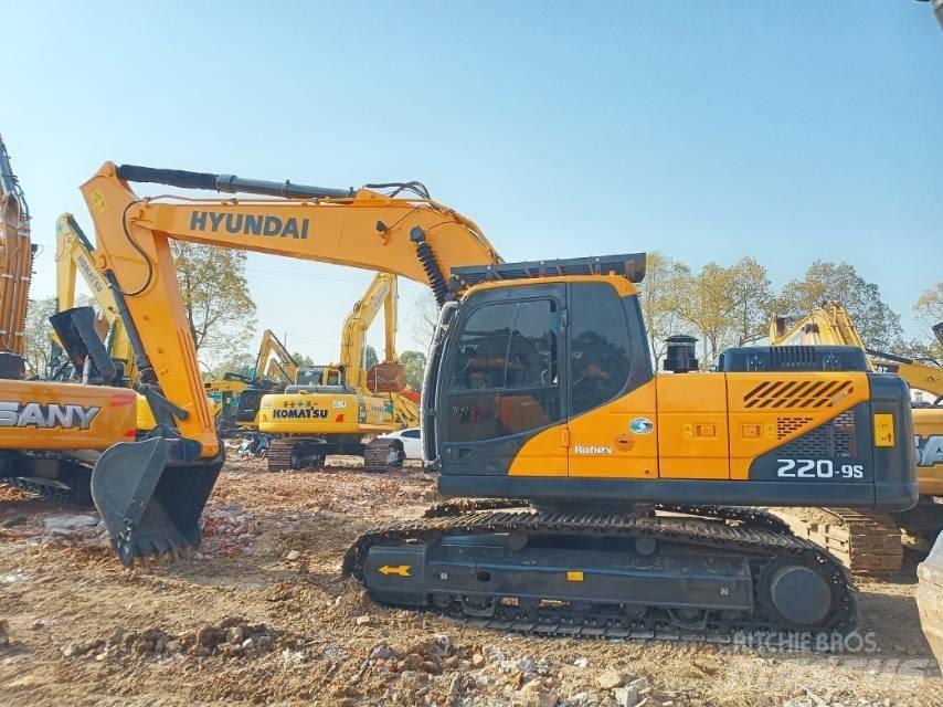 Hyundai R220-9 Kāpurķēžu ekskavatori