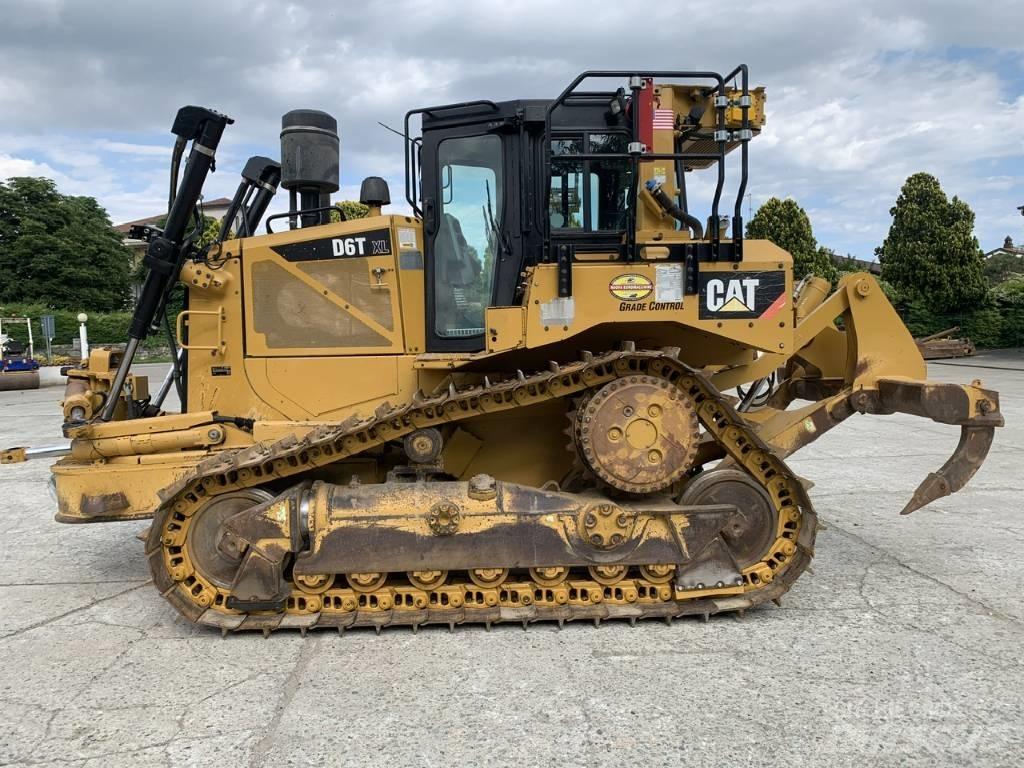 CAT D 6 T XLVP Kāpurķēžu buldozeri