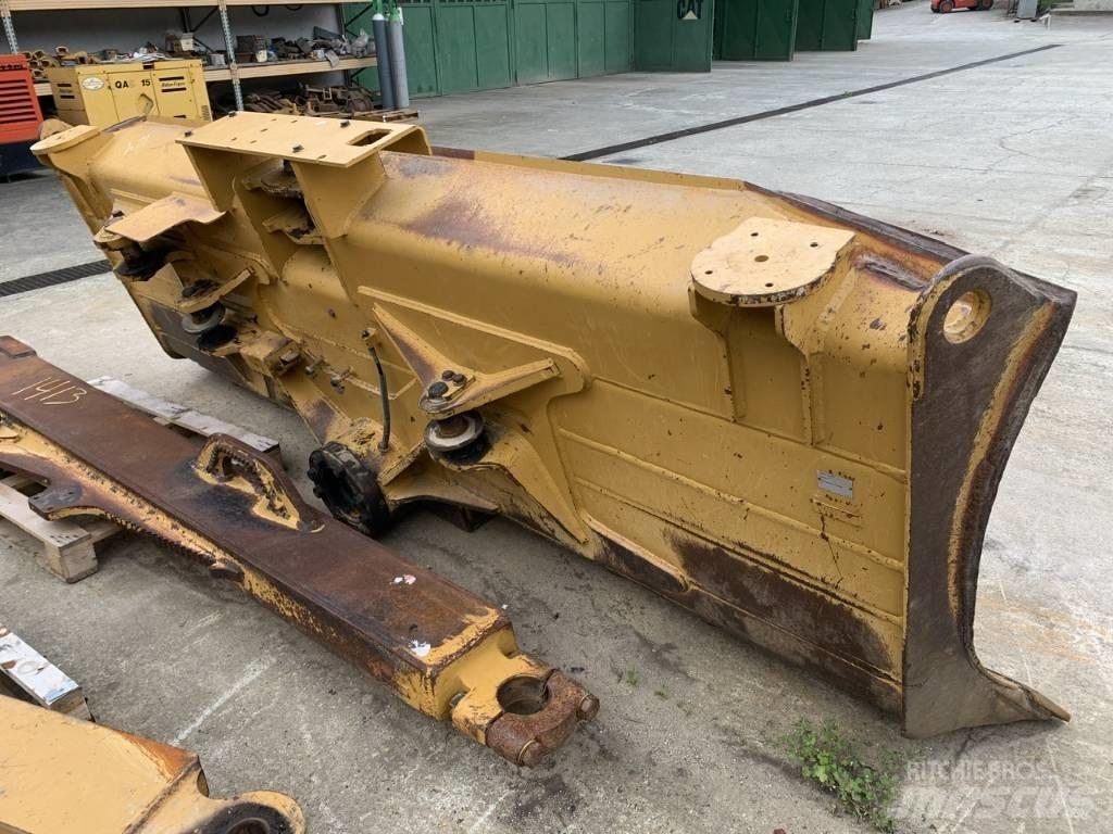 CAT D 6 T XLVP Kāpurķēžu buldozeri