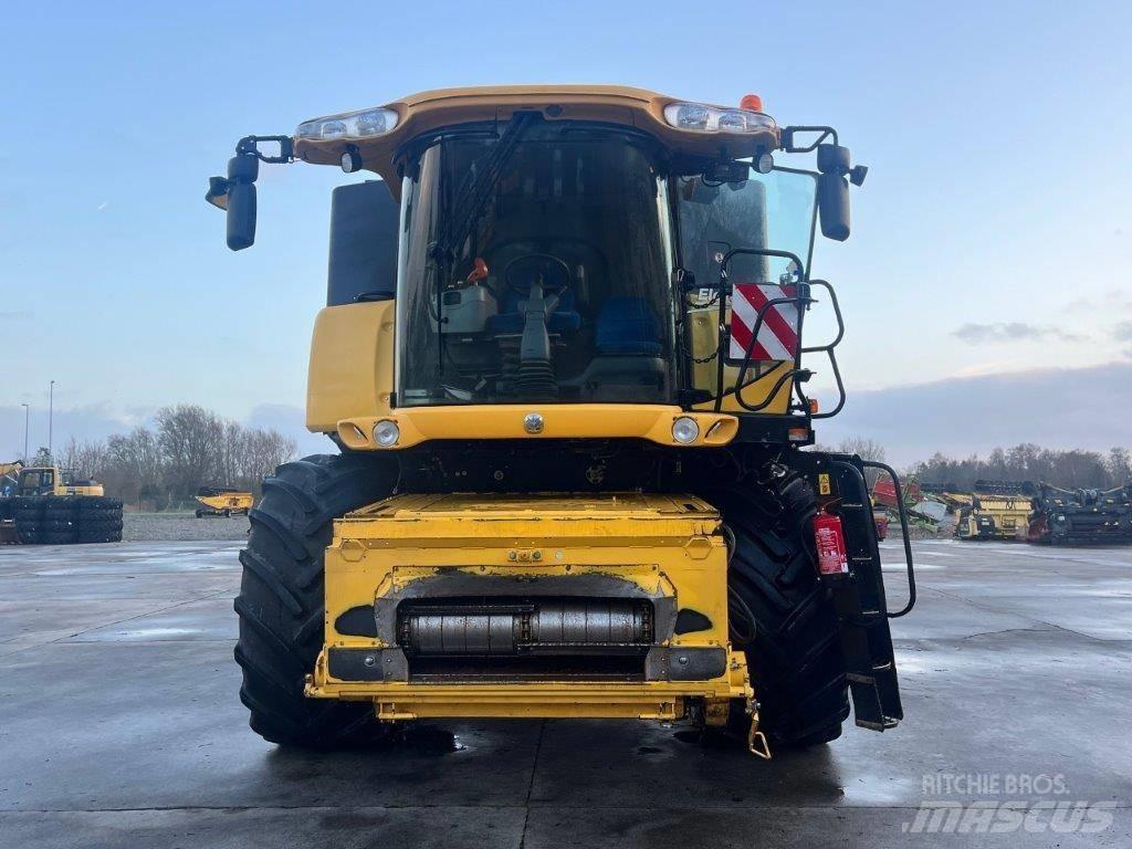 New Holland CR 9080 Ražas novākšanas kombaini