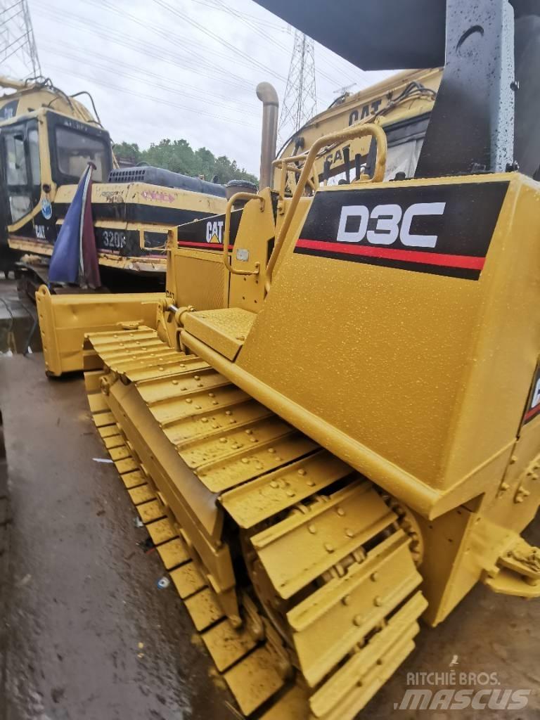 CAT D3C Kāpurķēžu buldozeri
