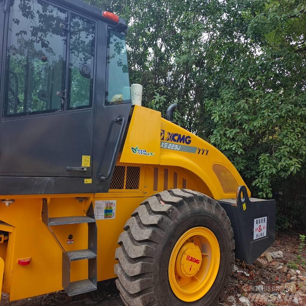 XCMG XS 223 J Vienvalča grunts veltņi