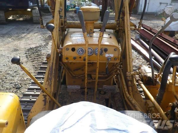Komatsu D20S-3 Kāpurķēžu buldozeri