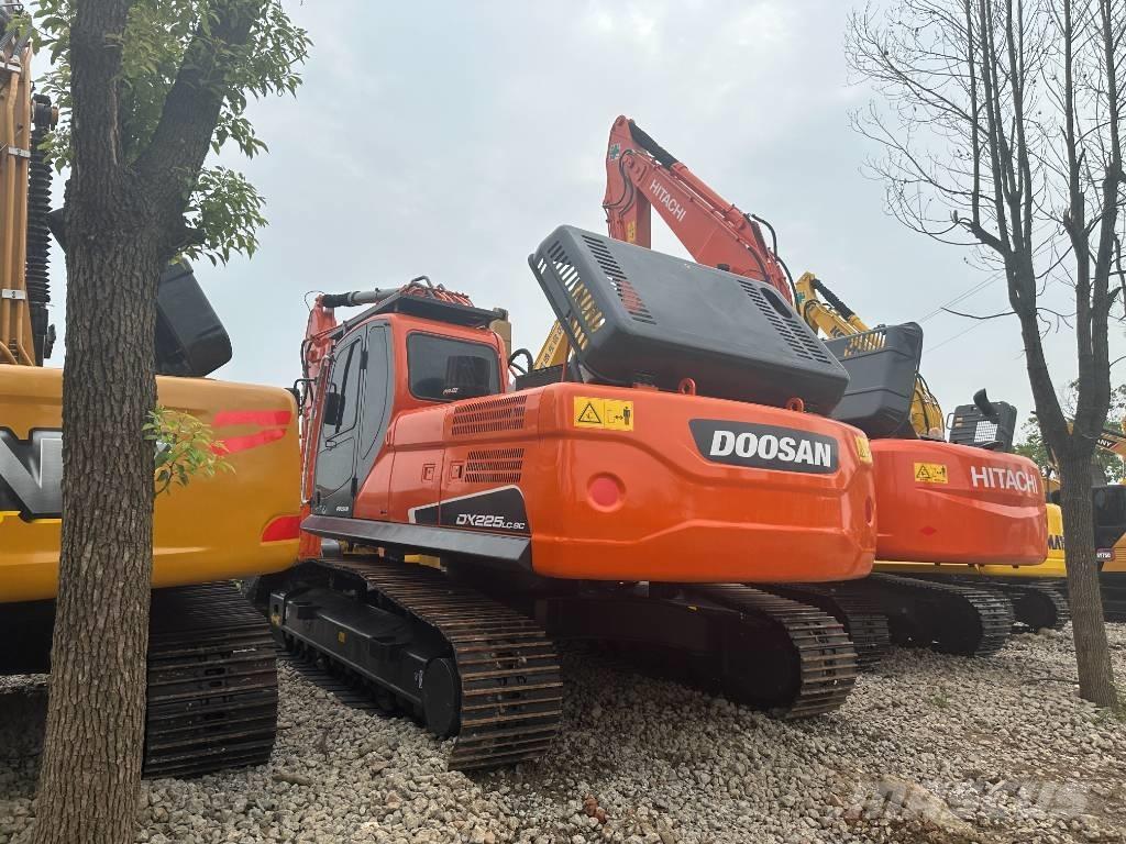 Doosan DX225 Kāpurķēžu ekskavatori