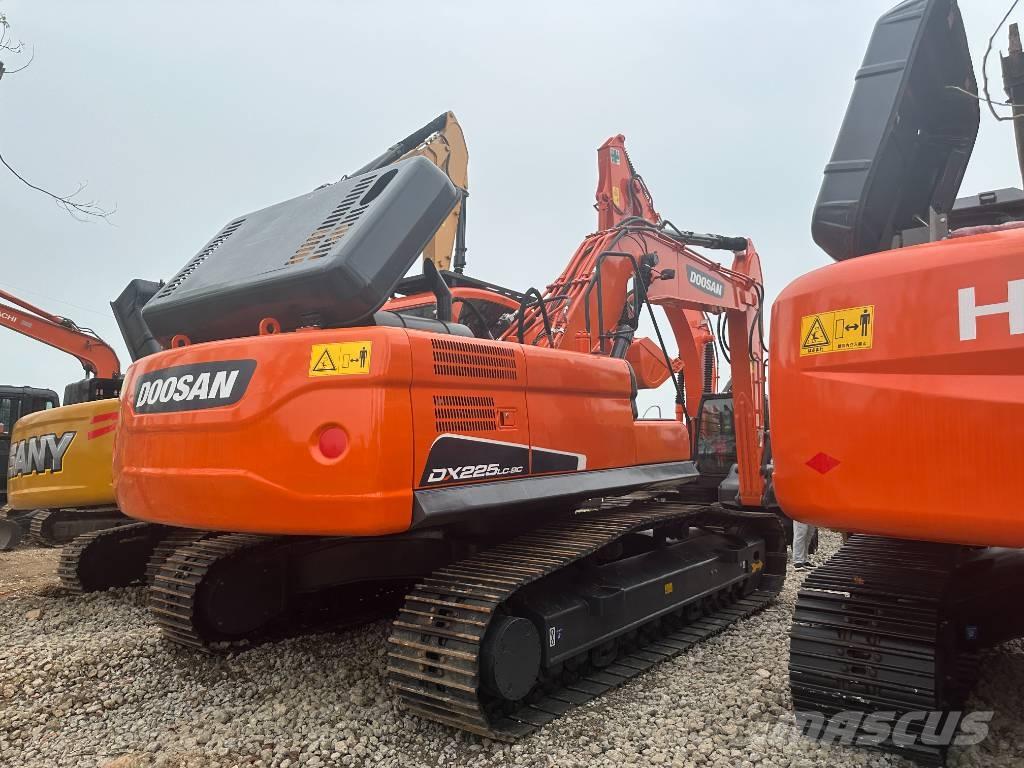 Doosan DX225 Kāpurķēžu ekskavatori