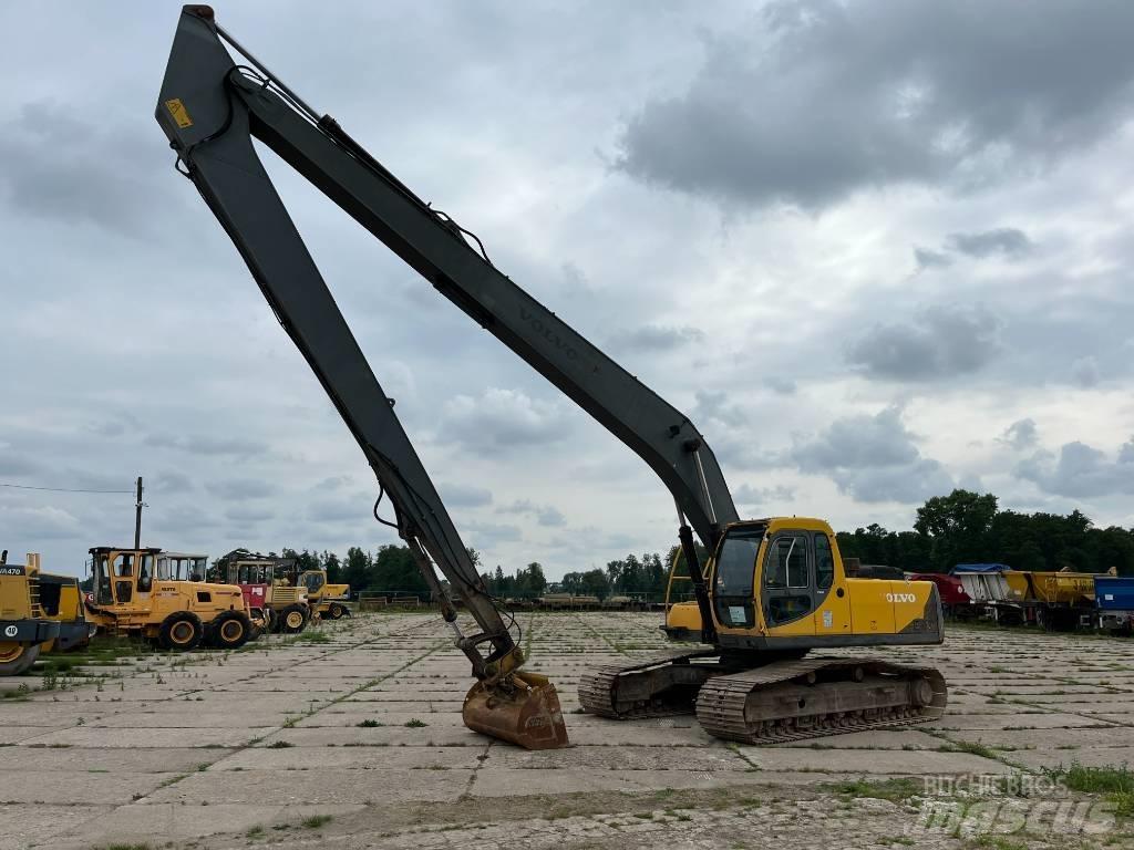 Volvo EC 240 LR Ekskavatori tālās sniedzamības darbiem