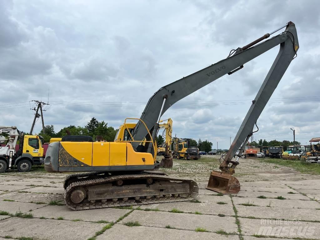 Volvo EC 240 LR Ekskavatori tālās sniedzamības darbiem