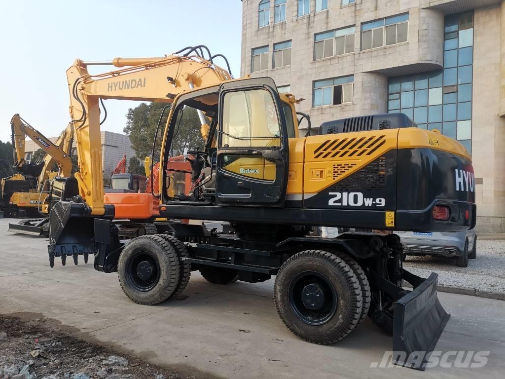 Hyundai R210W-9 Ekskavatori uz riteņiem