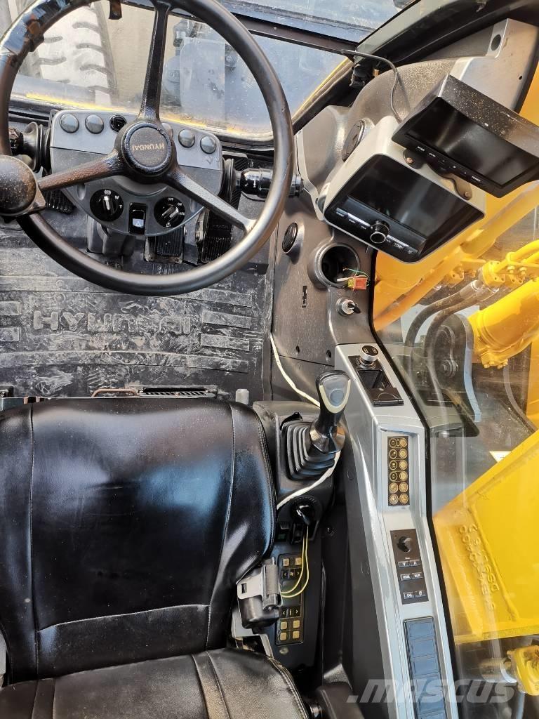 Hyundai R210W-9 Ekskavatori uz riteņiem