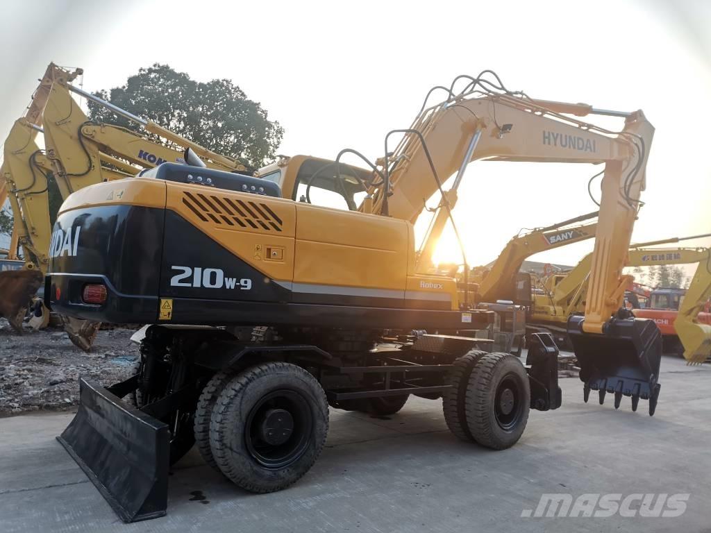 Hyundai R210W-9 Ekskavatori uz riteņiem