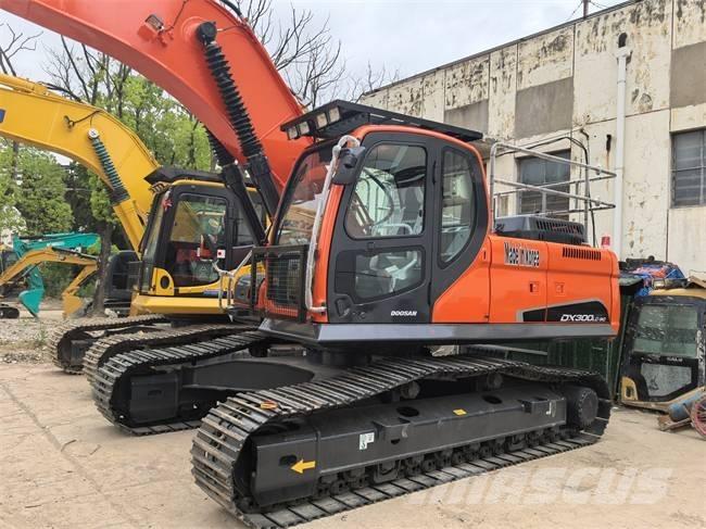 Doosan DX 300 LC Kāpurķēžu ekskavatori