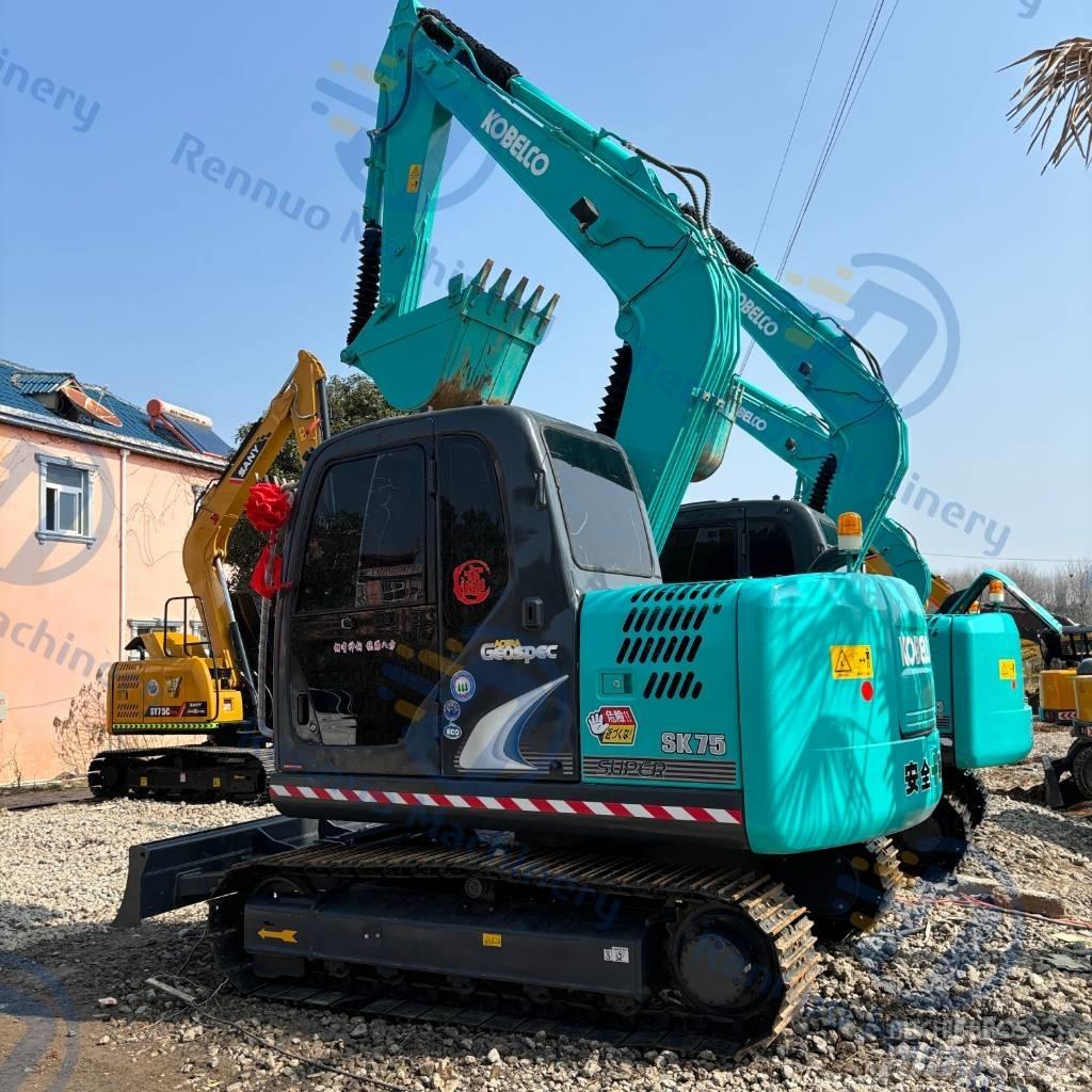 Kobelco SK75 Kāpurķēžu ekskavatori