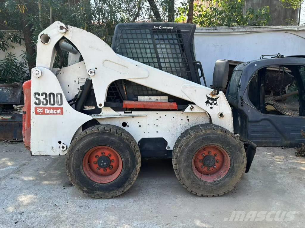 Bobcat S 300 Lietoti riteņu kompaktiekrāvēji