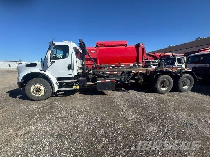 Freightliner M2 Kabeļu pacēlājs nomontējamām kravas mašīnām