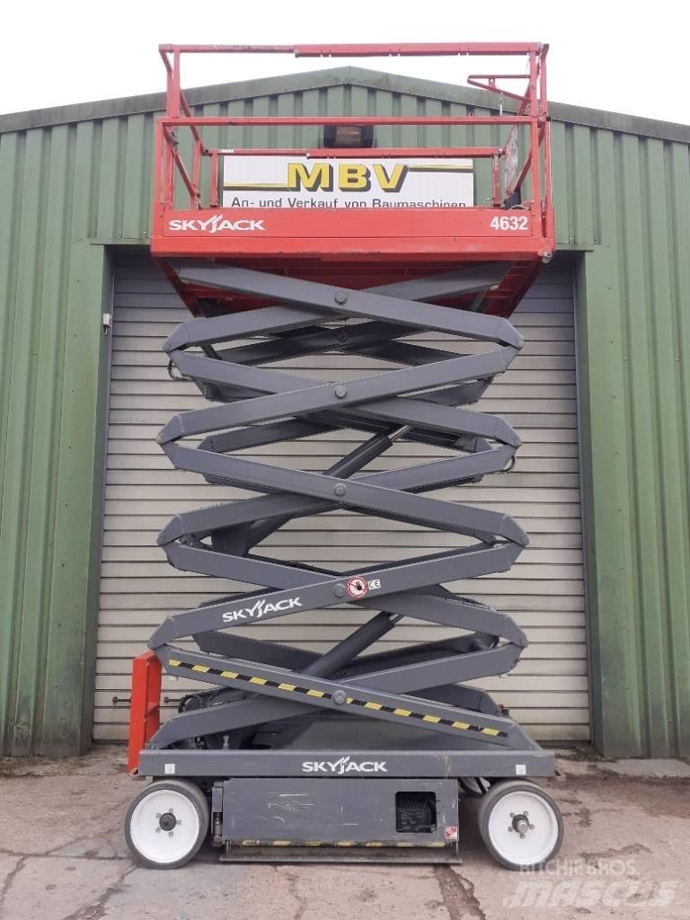 SkyJack SJ III 4632 Šķerveida pacēlāji
