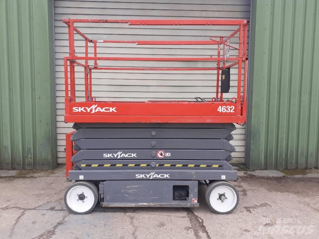 SkyJack SJ III 4632 Šķerveida pacēlāji