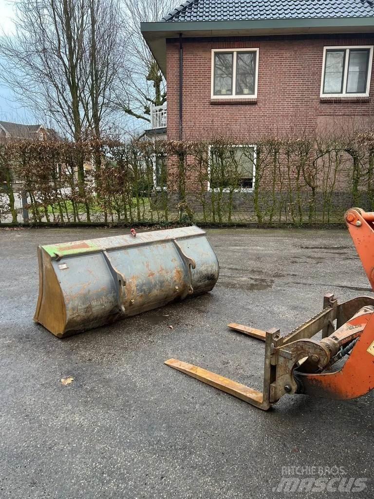 Atlas AR 75 Iekrāvēji uz riteņiem