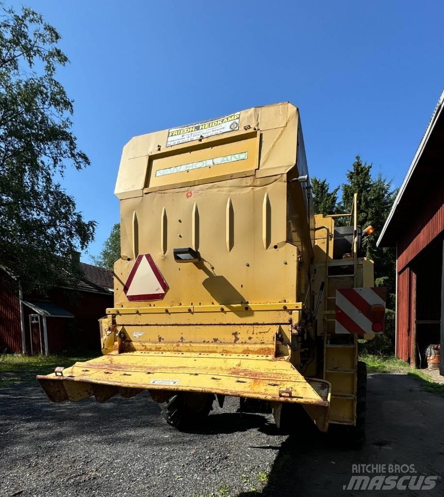 New Holland TX 34 Ražas novākšanas kombaini