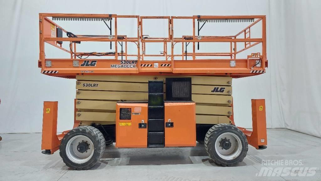 JLG 530 LRT Šķerveida pacēlāji