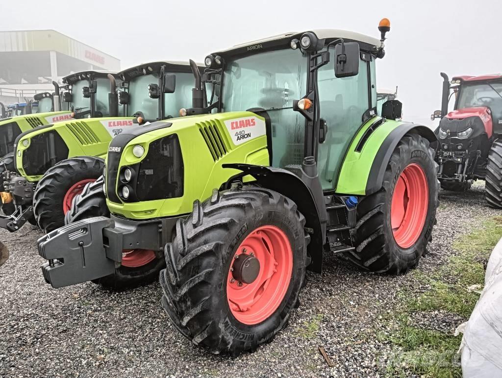 CLAAS Arion 440 Traktori