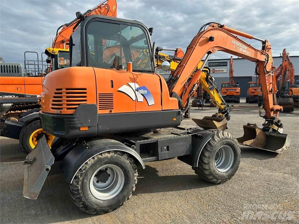 Doosan 55w Ekskavatori uz riteņiem