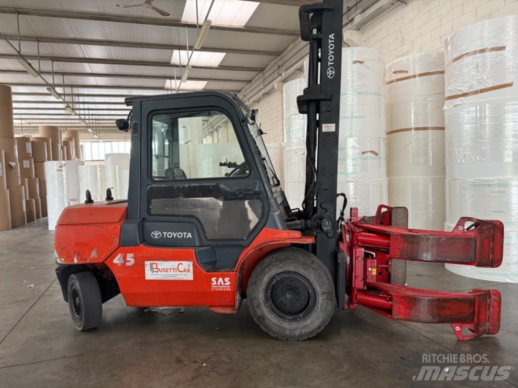 Toyota 02-7 FD 40 Tehnika ar dīzeļa dzinēju