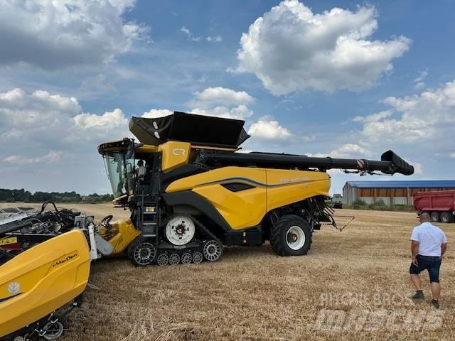 New Holland CR11 Ražas novākšanas kombaini